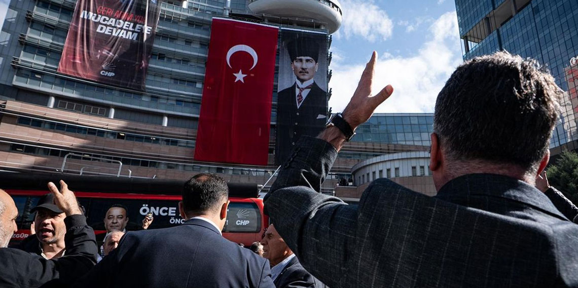 Ankara Valiliği: Emniyete CHP Genel Merkezi'nin boşaltılması için talimat verildi