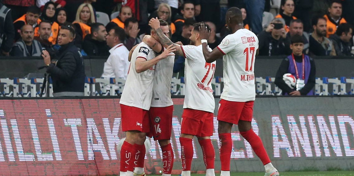 Esenler Erokspor'u 2 golle devirdi: Süper Lig'e yükselen son takım Çorum FK