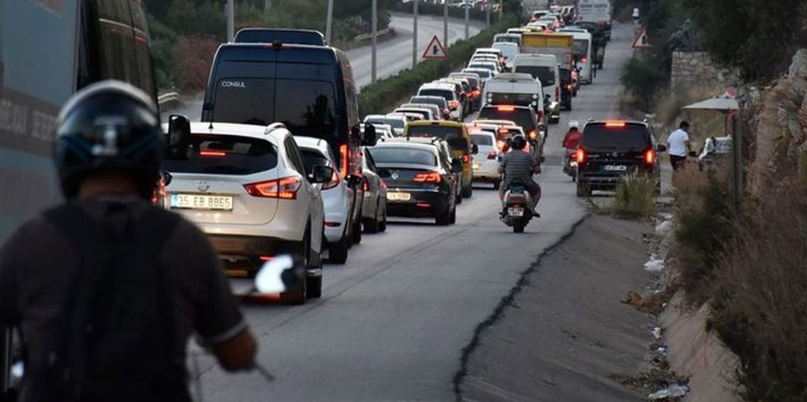 Akın akın geliyorlar! 24 saatte 20 bin araç giriş yaptı!