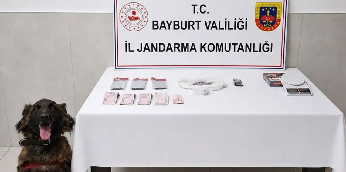 Bayburt’ta uyuşturucu operasyonu! 291 ekstazi hap ele geçirildi!