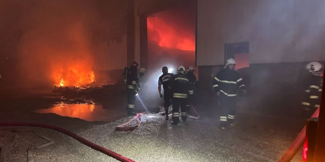 Gaziantep'te mobilya fabrikasında yangın!