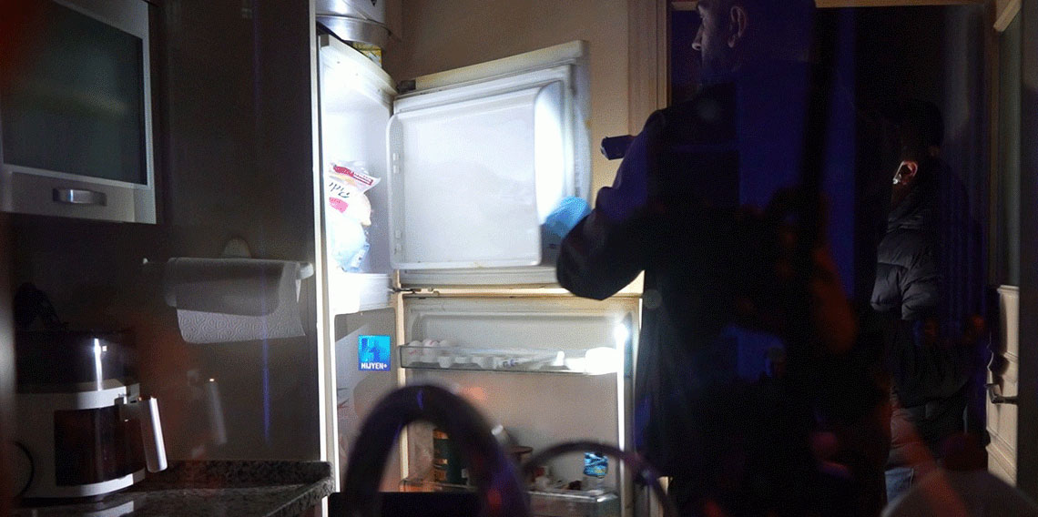 Ceset kokusu sanıldı, gerçek polisin eve girmesiyle ortaya çıktı