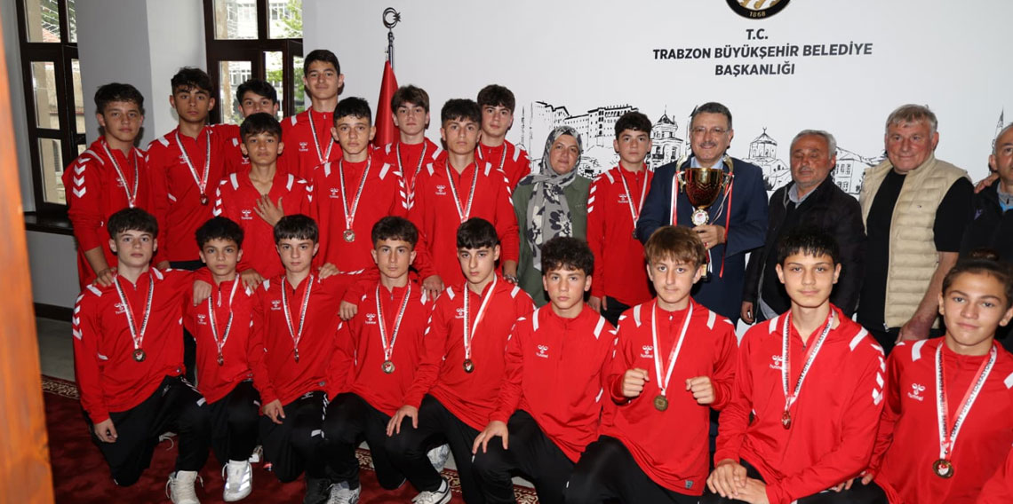 Başkan Genç Şampiyonları Ağırladı