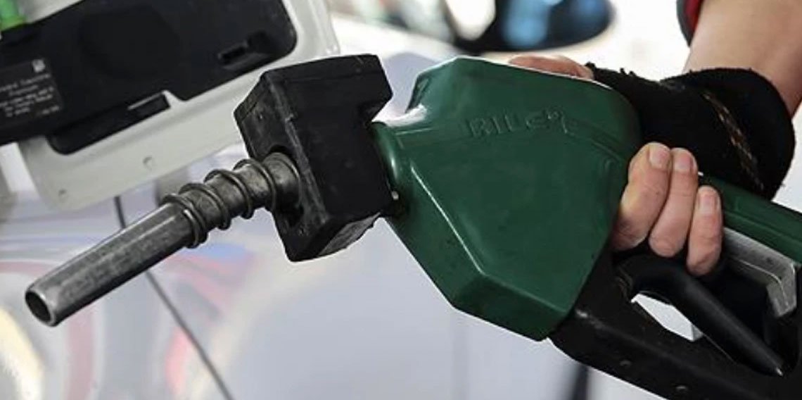 Araç sahipleri dikkat! Benzine indirim geliyor, litresi ne kadar?
