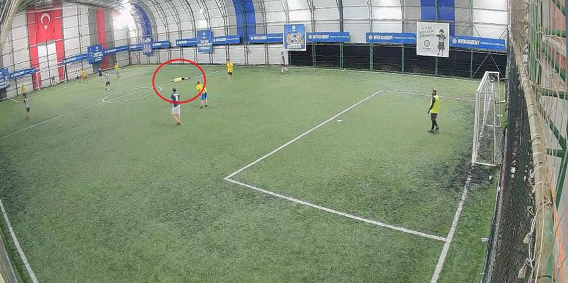 Ölüm halı sahada futbol oynarken yakaladı