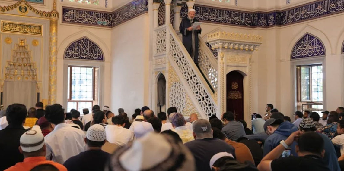 Tokyo Camii’nde bayram yoğunluğu: Namaz 3 kez kılındı