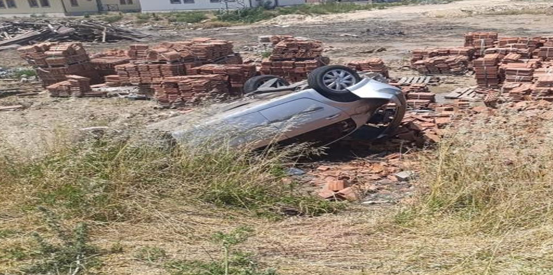 Hatay’da motosiklete çarpan otomobil takla attı