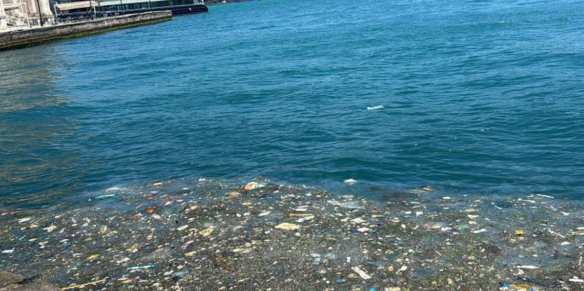 Ortaköy Sahili'nde kirlilik tepki çekti