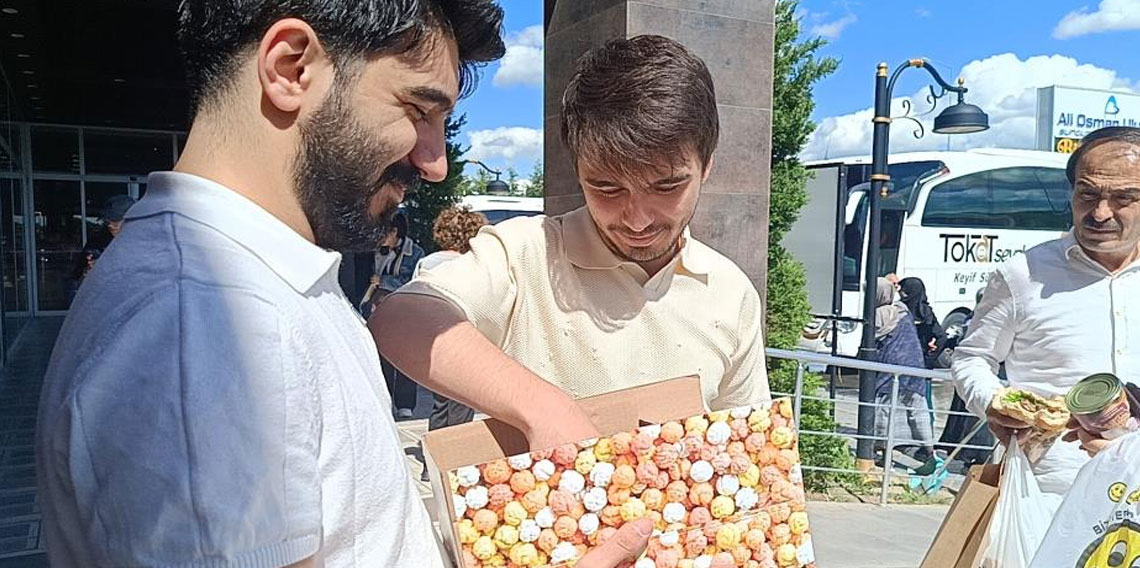 Trabzon'dan Ankara'ya uzanan yolculukra 3 gün bagajda mahsur kalan yavru kedi kurtarıldı