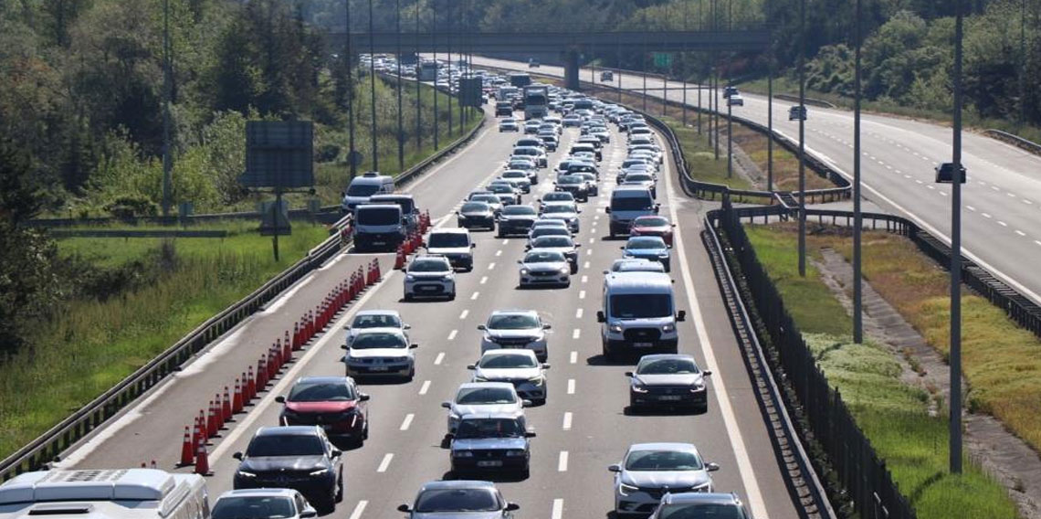 Bayram tatilinin bitmesiyle Bolu geçişinde trafik durma noktasına geldi