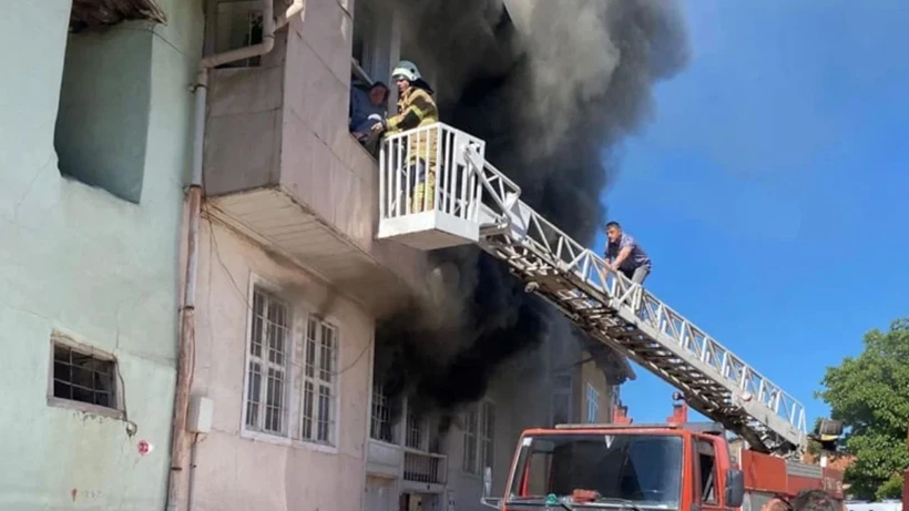 Isparta'da iki katlı ahşap evde yangın