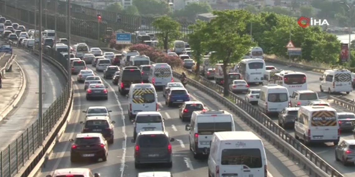 İstanbul’da bayram tatili sonrası sabah saatlerinde trafik yoğunluğu oluştu