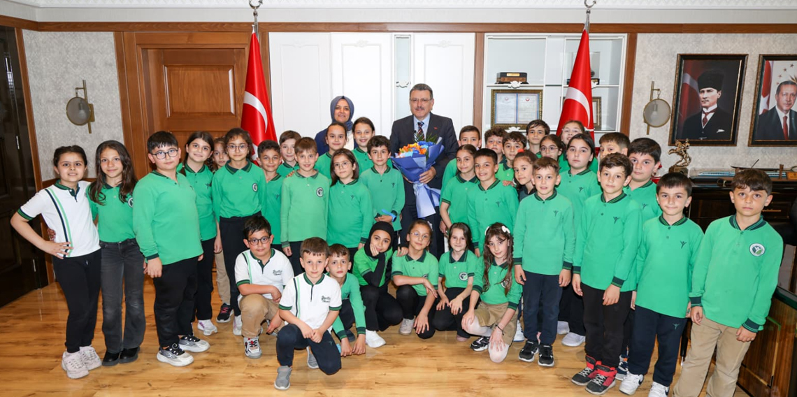 Başkan Genç minik misafirlerini ağırladı