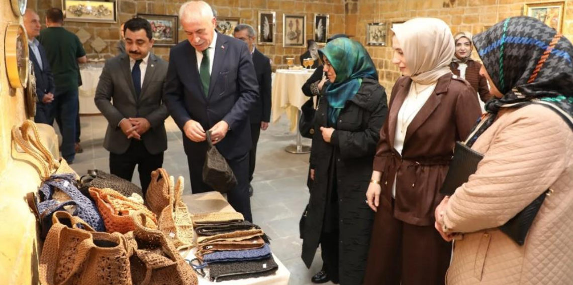 Bayburt'ta Hayat Boyu Öğrenme Haftası Coşkusu: Kursiyerlerin Eserleri Sergilendi