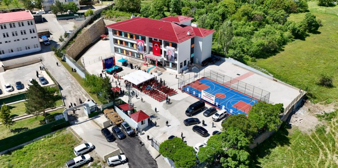 Bakan Yusuf Tekin Giresun'da hayırsever desteğiyle yapılan okul ve camiyi hizmete açtı