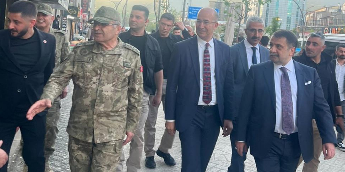 Orgeneral Metin Tokel'den Yüksekova'ya sürpriz ziyaret