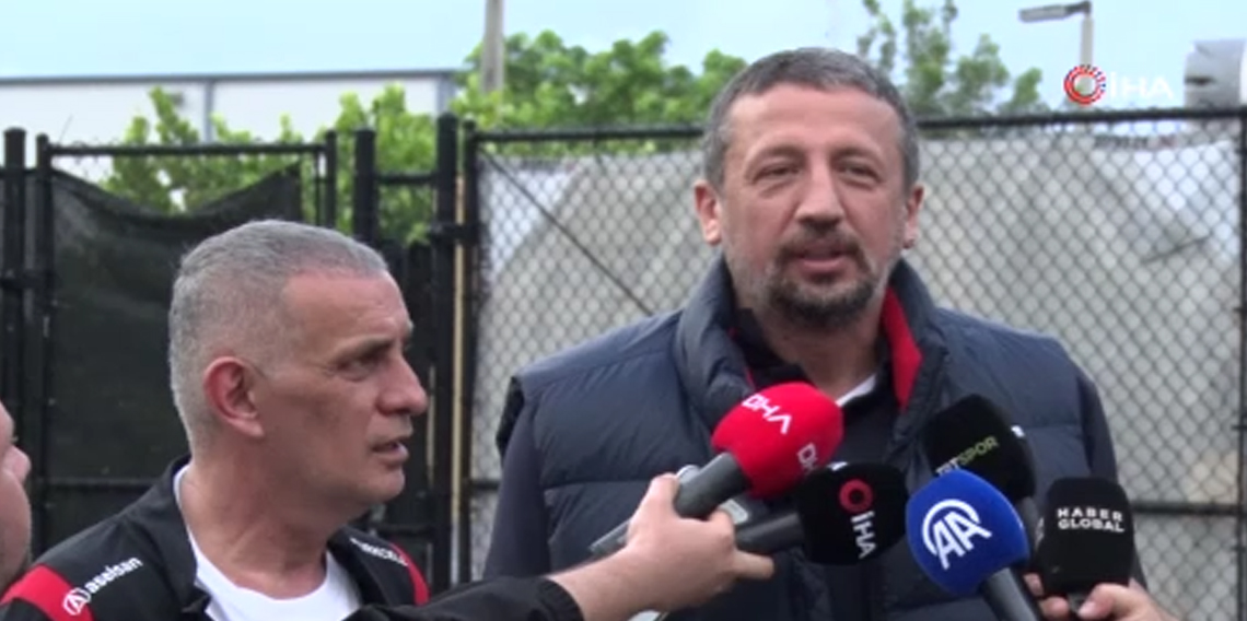 Hidayet Türkoğlu, A Milli Futbol Takımı'nın antrenmanını ziyaret etti