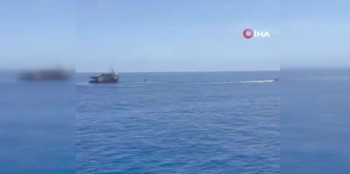 Türk gemi personeli Malta açıklarında 48 göçmeni kurtardı