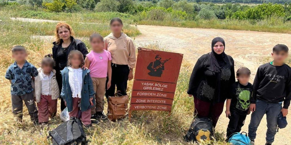 Yurt dışına kaçmak isteyen 32 düzensiz göçmen sınır hattında yakalandı