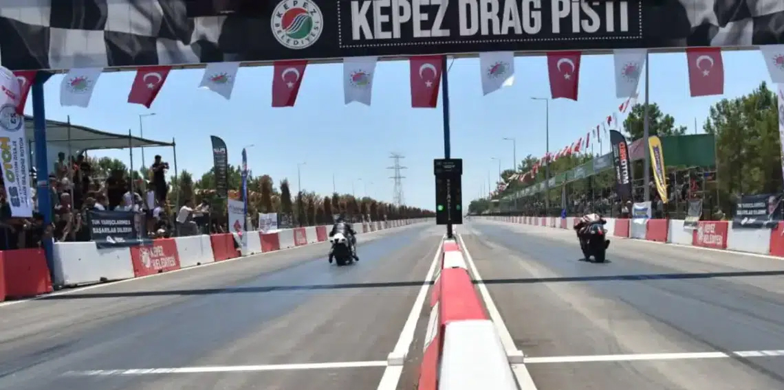 Kepez’de motodrag şampiyonları kupalarını aldı