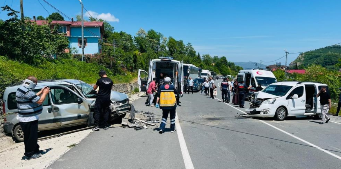Ordu'da Zincirleme Trafik Kazası! 3 Araç Çarpıştı, 7 Kişi Yaralandı