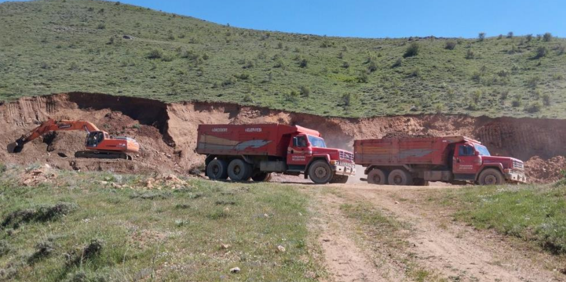 Gökçedere'de Dağ ve Arazi Yolları Yenileniyor