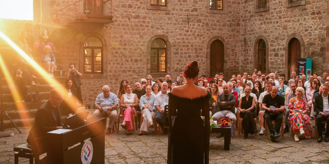 Trabzon Kızlar Manastırında Sanat Rüzgarı