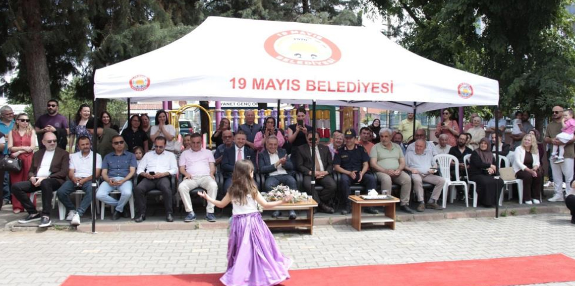 Miniklerden sıfır atık defilesi ve resim sergisi