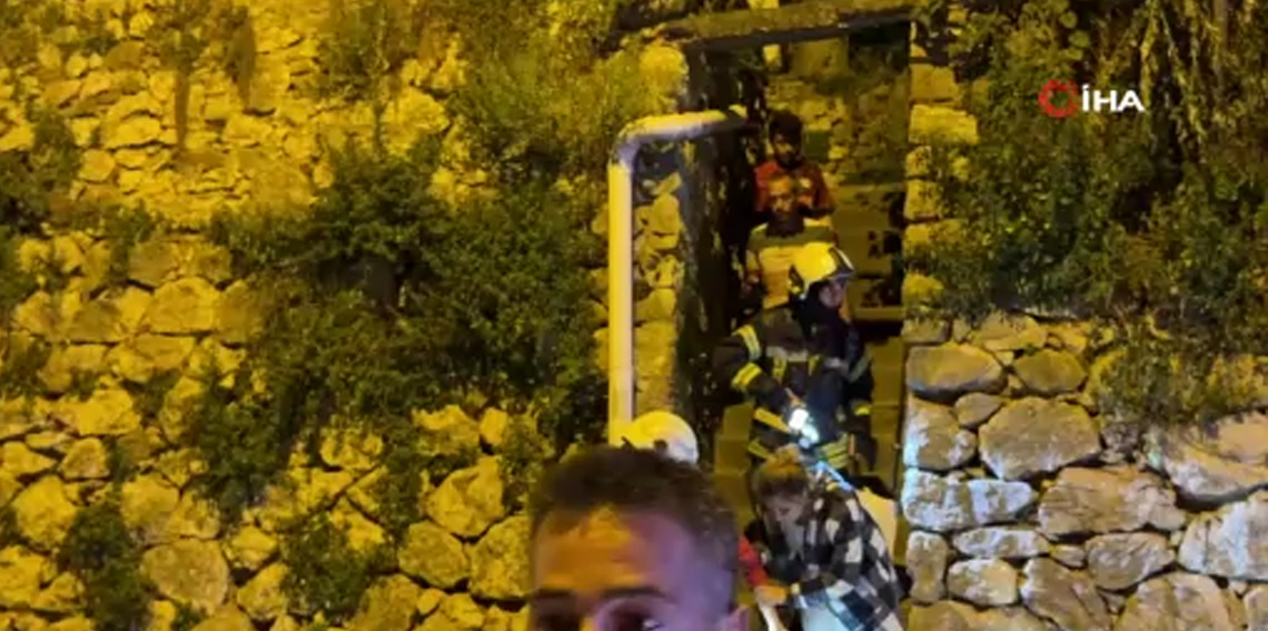 Mutfak tavanından sıva düştü: 5 kişilik aile tahliye adildi
