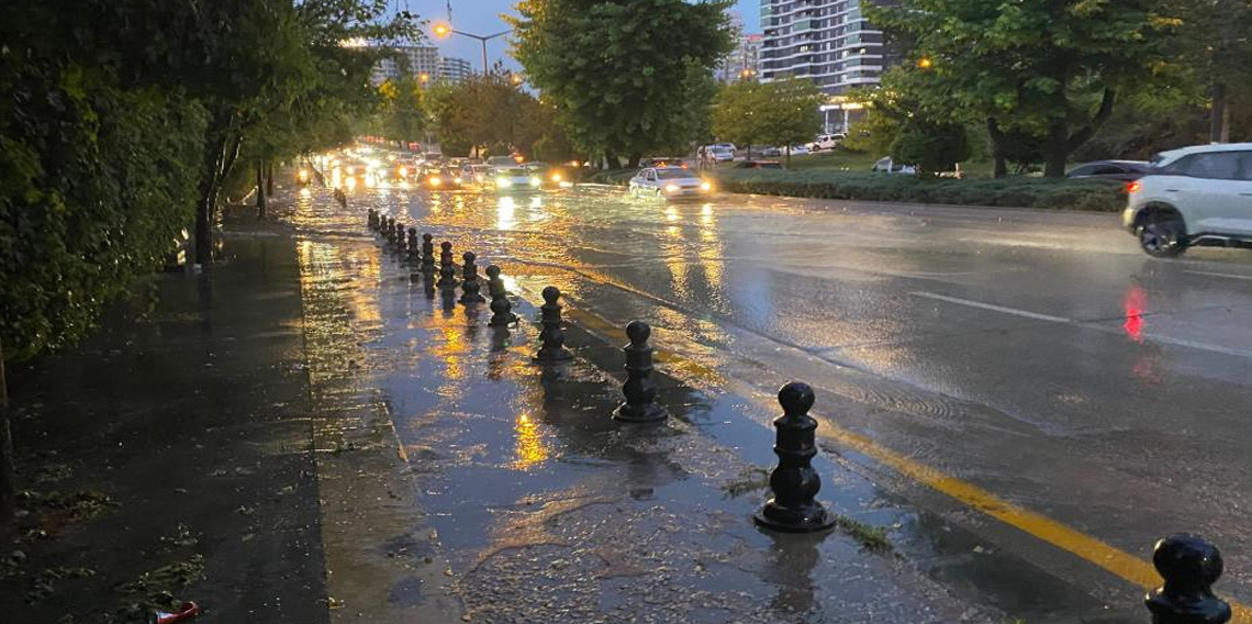 Ankara’da sağanak yağış etkili oldu