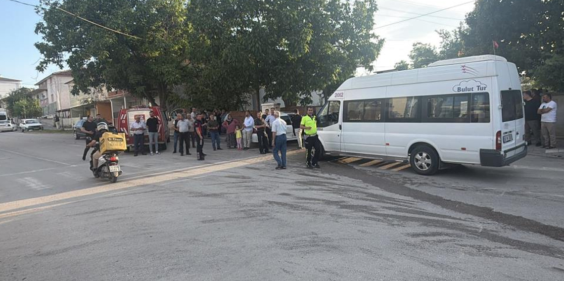 İşçi servisi ile otomobil çarpıştı: 5 yaralı