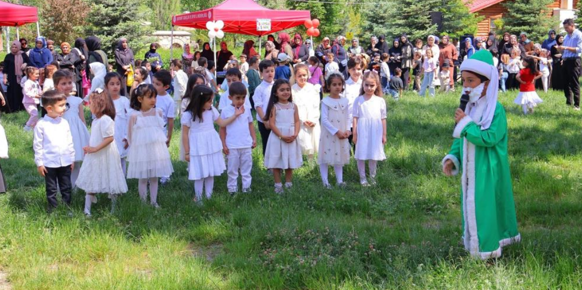 Bayburt’ta 4-6 yaş Kur’an kursu öğrencilerinden yıl sonu etkinliği