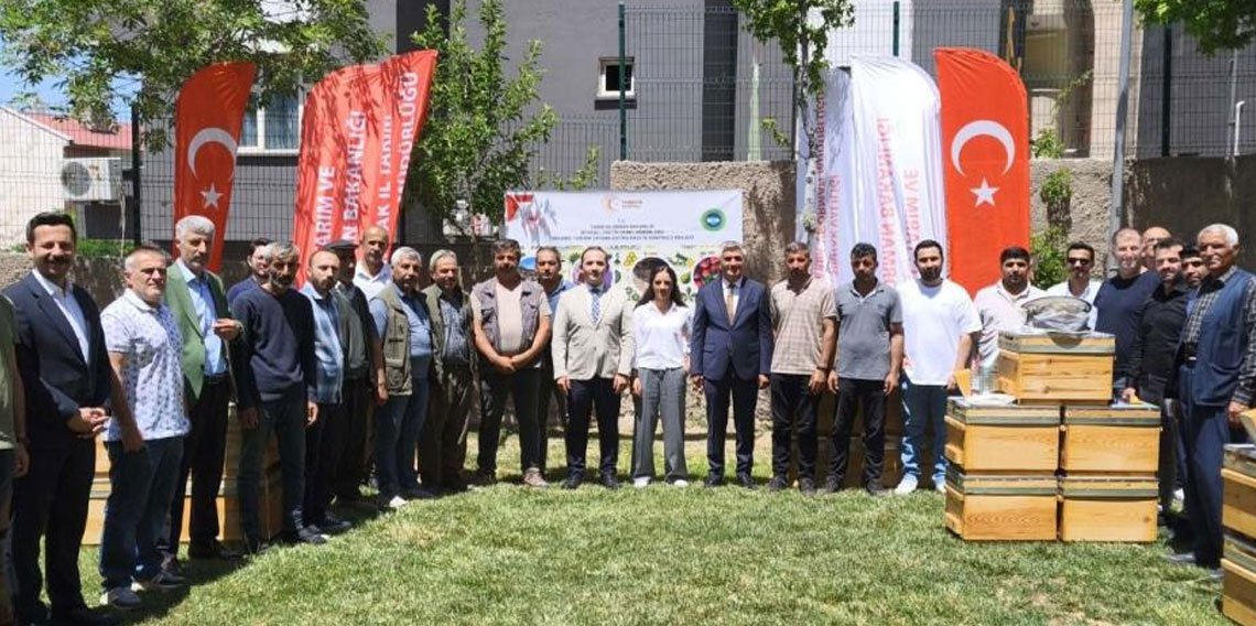 Şırnak’ta 25 üreticiye yüzde 75 hibeli arıcılık ekipmanı dağıtıldı