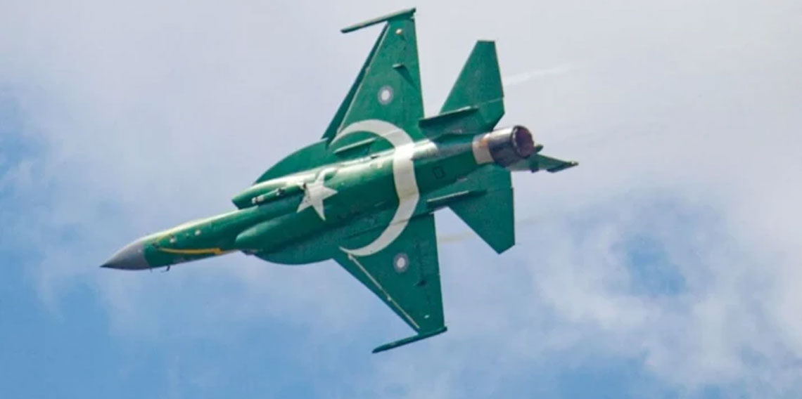 Pakistan Hava Kuvvetlerine ait eğitim uçağı düştü
