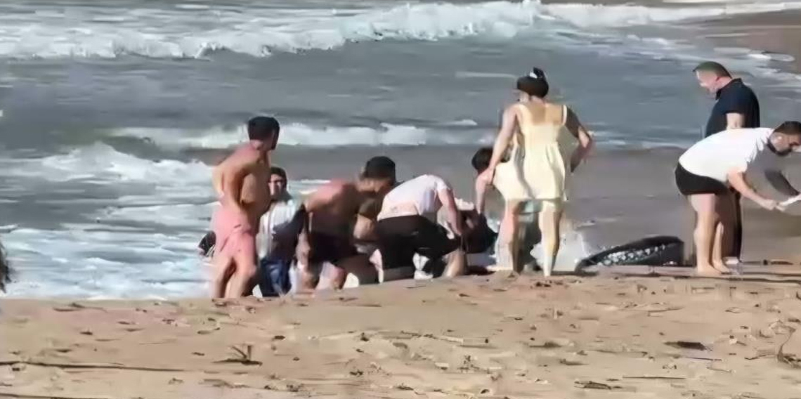 Denizde boğulma tehlikesi geçiren 2 kişi kurtarıldı