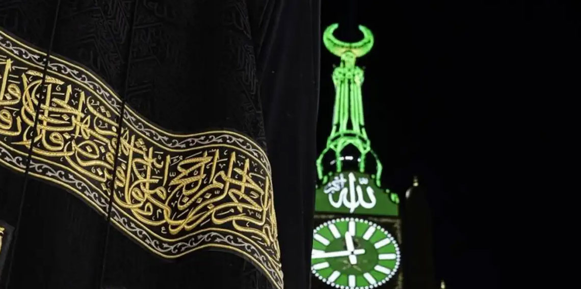 Kâbe’nin ipek örtüsü yenilendi! Yeni Kisve Hicri yılın ilk gününde yerine asıldı