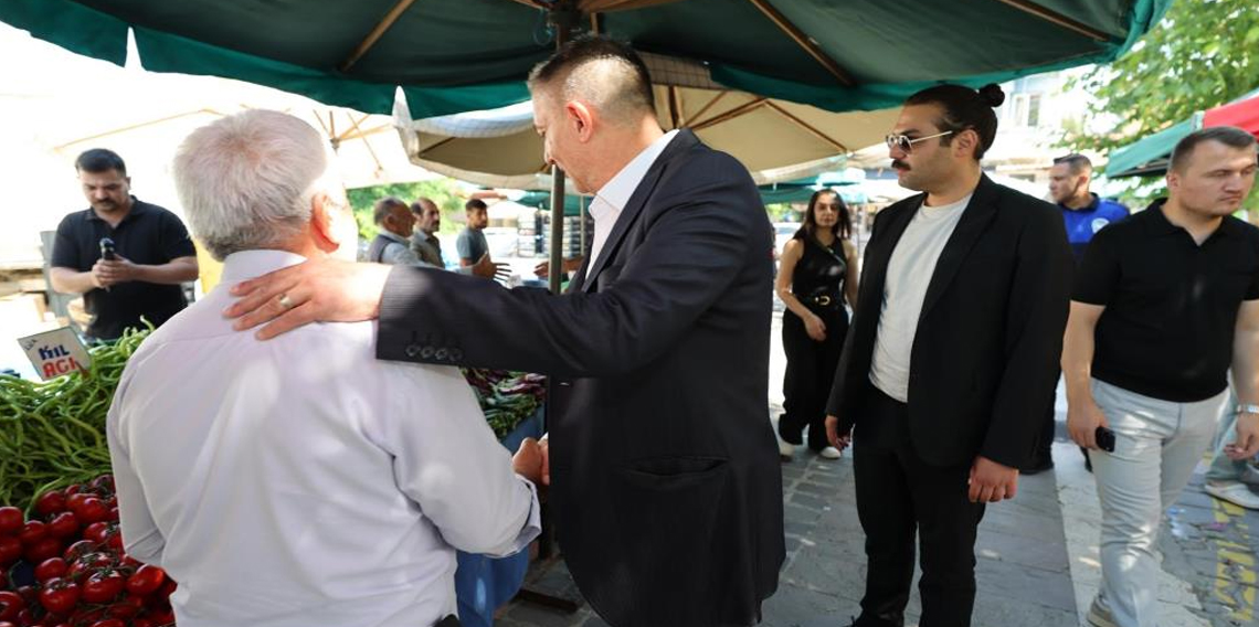 Başkan Şimşek, pazarcı esnafı ve vatandaşların sorunlarını dinledi