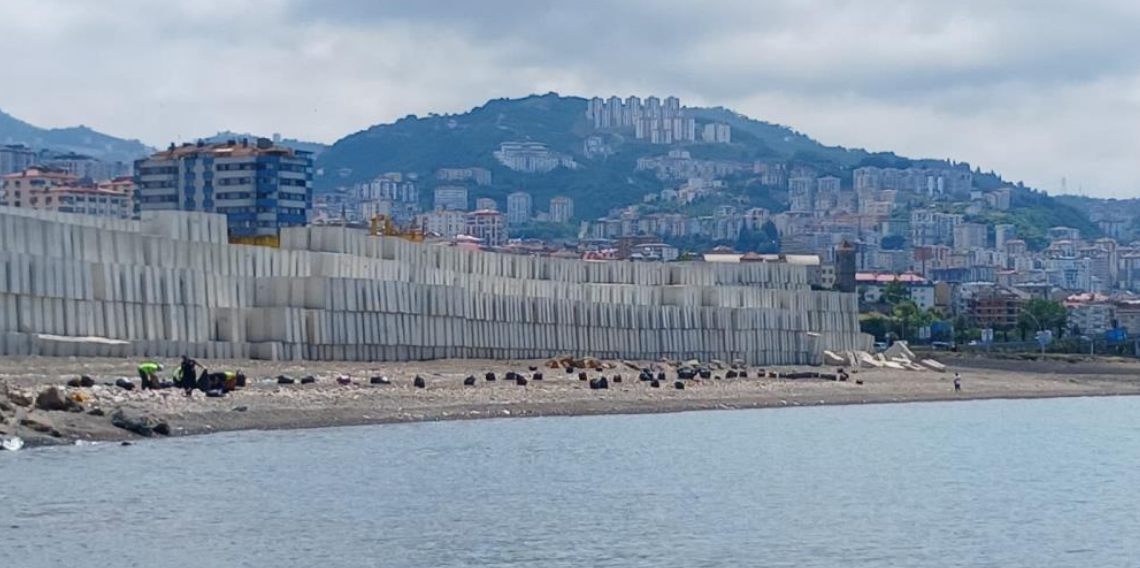 Trabzon sahilinde çöp seferberliği! Beşirli-Faroz hattında kapsamlı temizlik çalışması