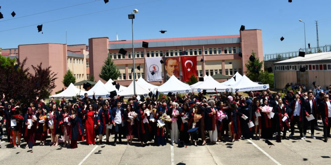 Vezirköprü MYO'da mezuniyet coşkusu
