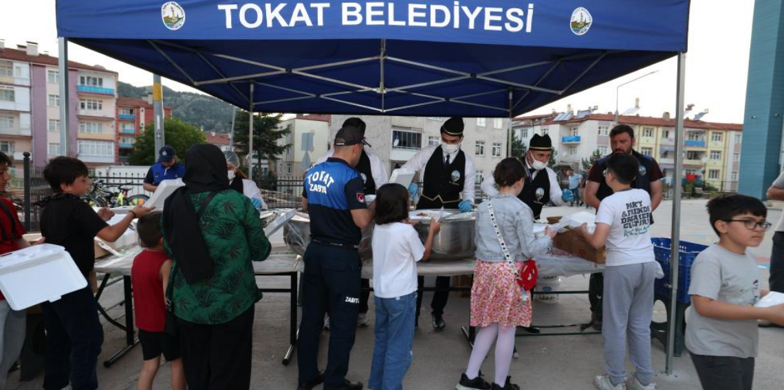 Tokat Belediyesi'nden Muharrem ayına özel iftar sofraları kuruldu