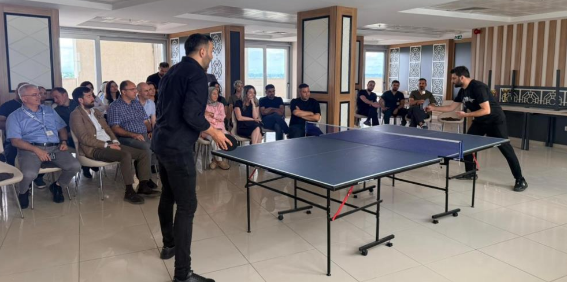 Hastane çalışanları arasında masa tenisi turnuvası