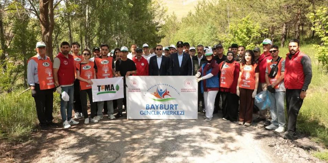 Bayburt’ta ‘Orman Benim’ etkinliğiyle çevre temizliği yapıldı