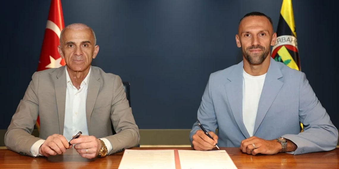 Vedat Muric, Fenerbahçe'de! 3 yıllık sözleşmeye imza attı!