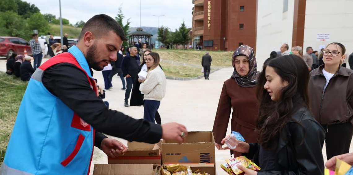 Tokat Belediyesi YKS maratonunda gençleri ve ailelerini yalnız bırakmadı