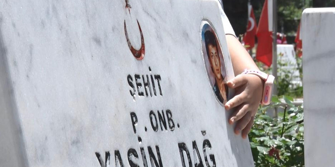 Şehit babalarının buruk Babalar Günü