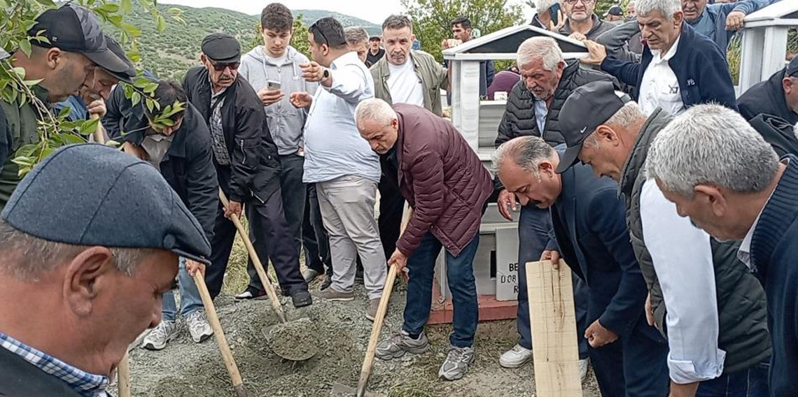 Rıza Çalımbay’ın annesi son yolculuğuna uğurlandı