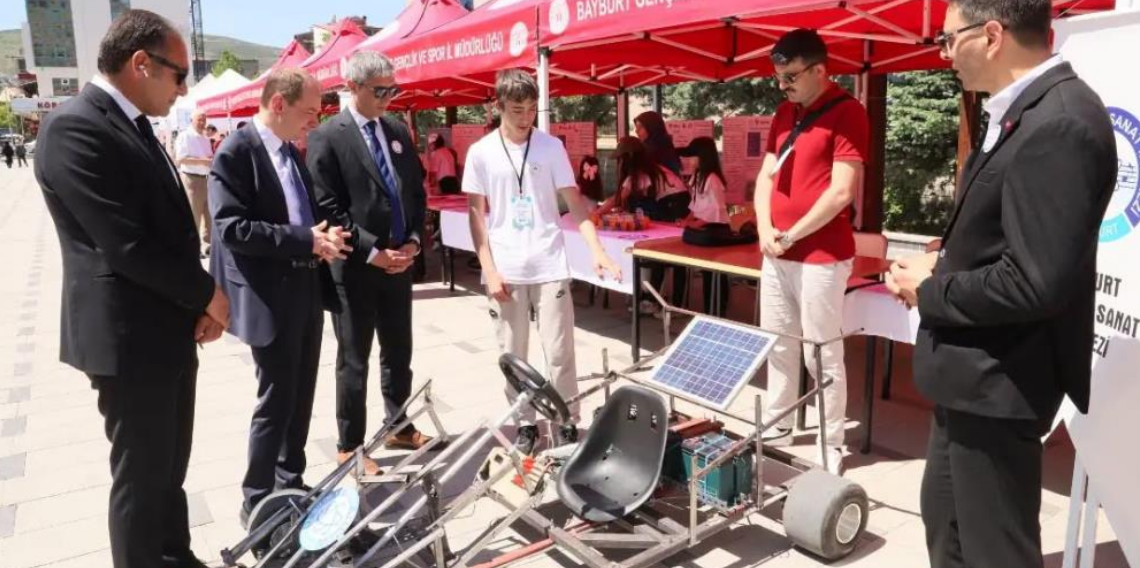 Bayburt'ta okulların örnek çalışmaları sergilendi
