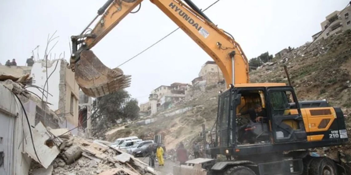 İsrail işgal altındaki Batı Şeria’da Filistinlilere ait evi yıktı