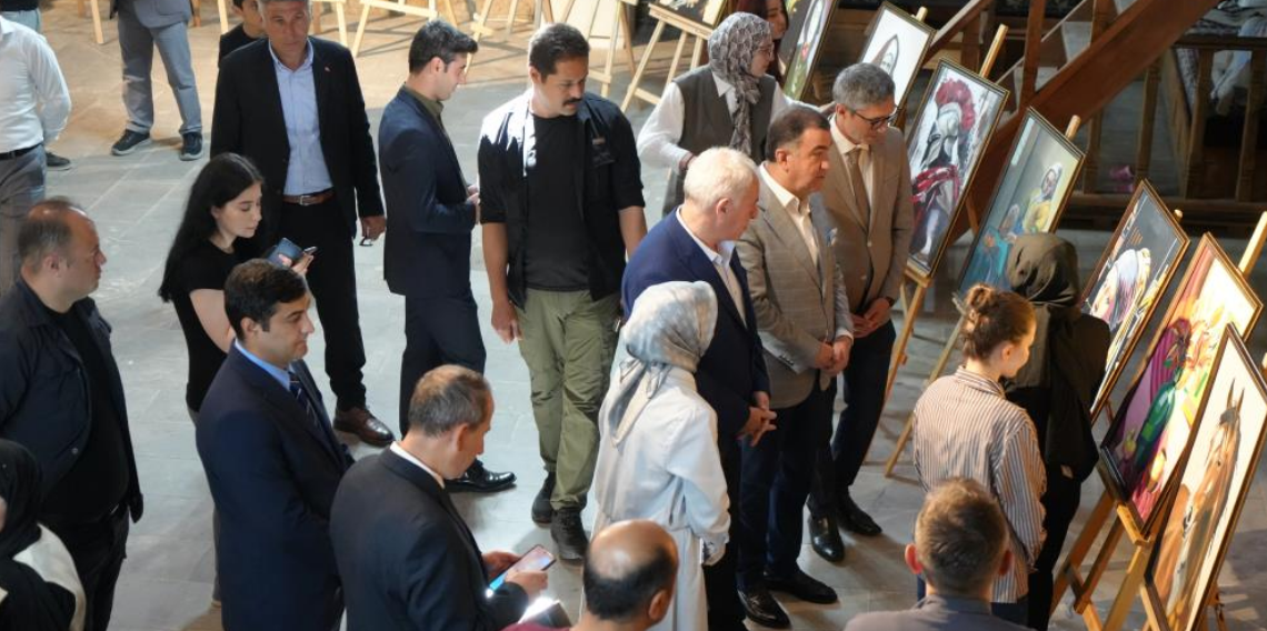 Bayburtlu genç yeteneklerin eserleri tarihi Taşhan'da sergilendi