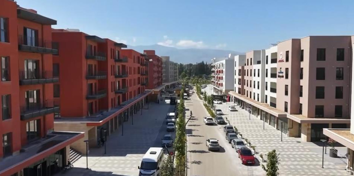 Depremin ardından yeniden inşa edilen Antakya'nın kalbinde ticaret yeniden başladı